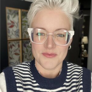 Meet your Posher, Julia